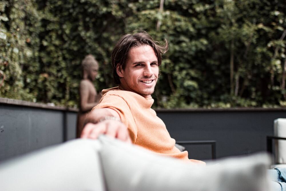 L'homme de 32 ans aime aussi méditer.