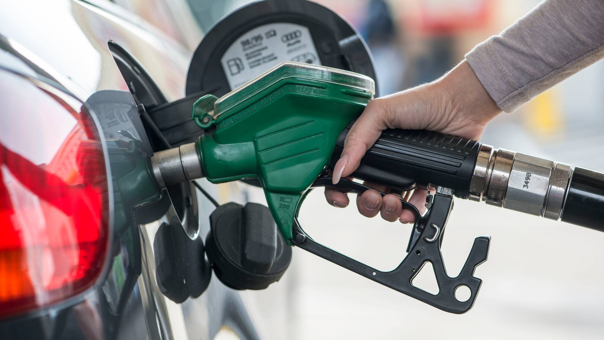 , Augmentation du prix de l’essence en Suisse: Les quatre principales raisons