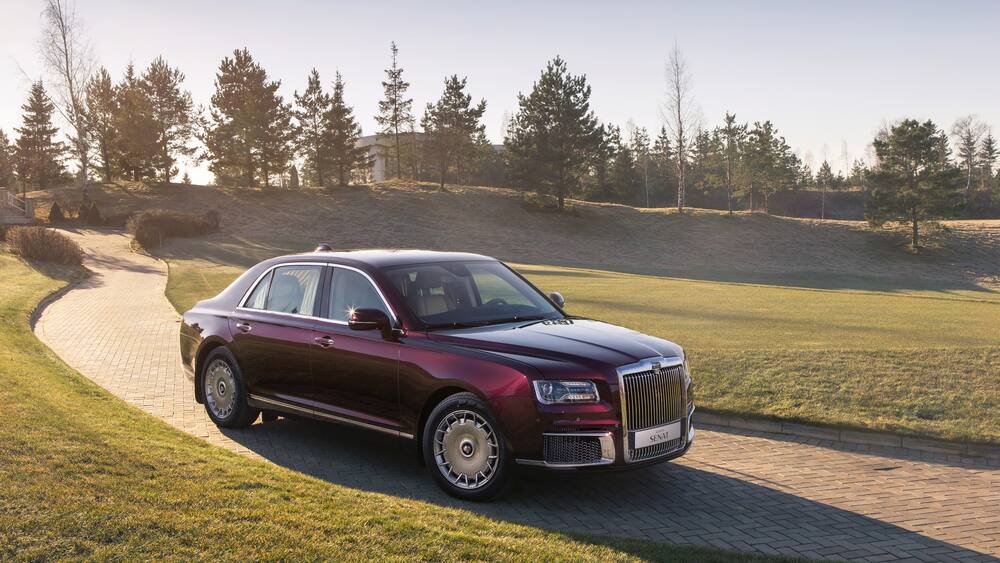 Jusqu'à présent, seuls le gouvernement et le Kremlin utilisent les limousines Aurus. Mais à partir de maintenant, tout le monde peut les commander.