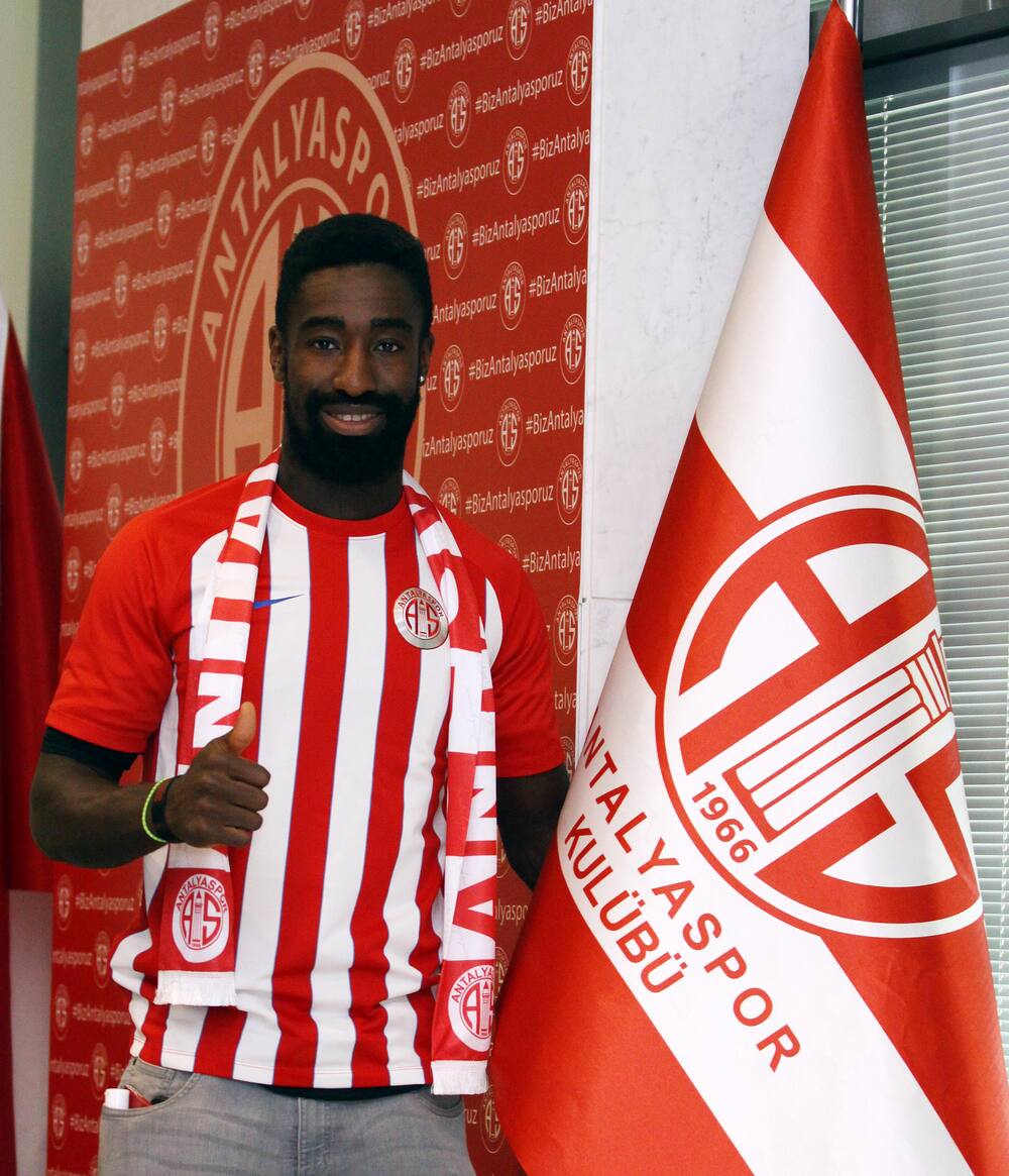 Cap sur la Turquie en 2017 avec un transfert à Antalyaspor. Il n'a disputé qu'une saison en Süper Lig (18 apparitions).