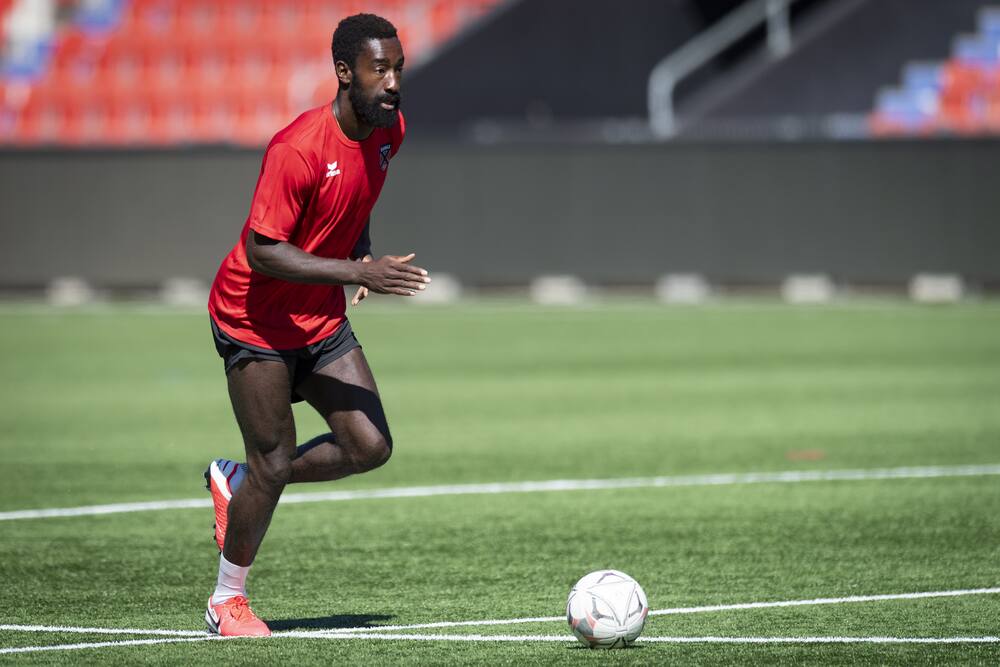 Johan Djourou rebondit à Neuchâtel Xamax dans la foulée où il finira la saison 2019-2020.