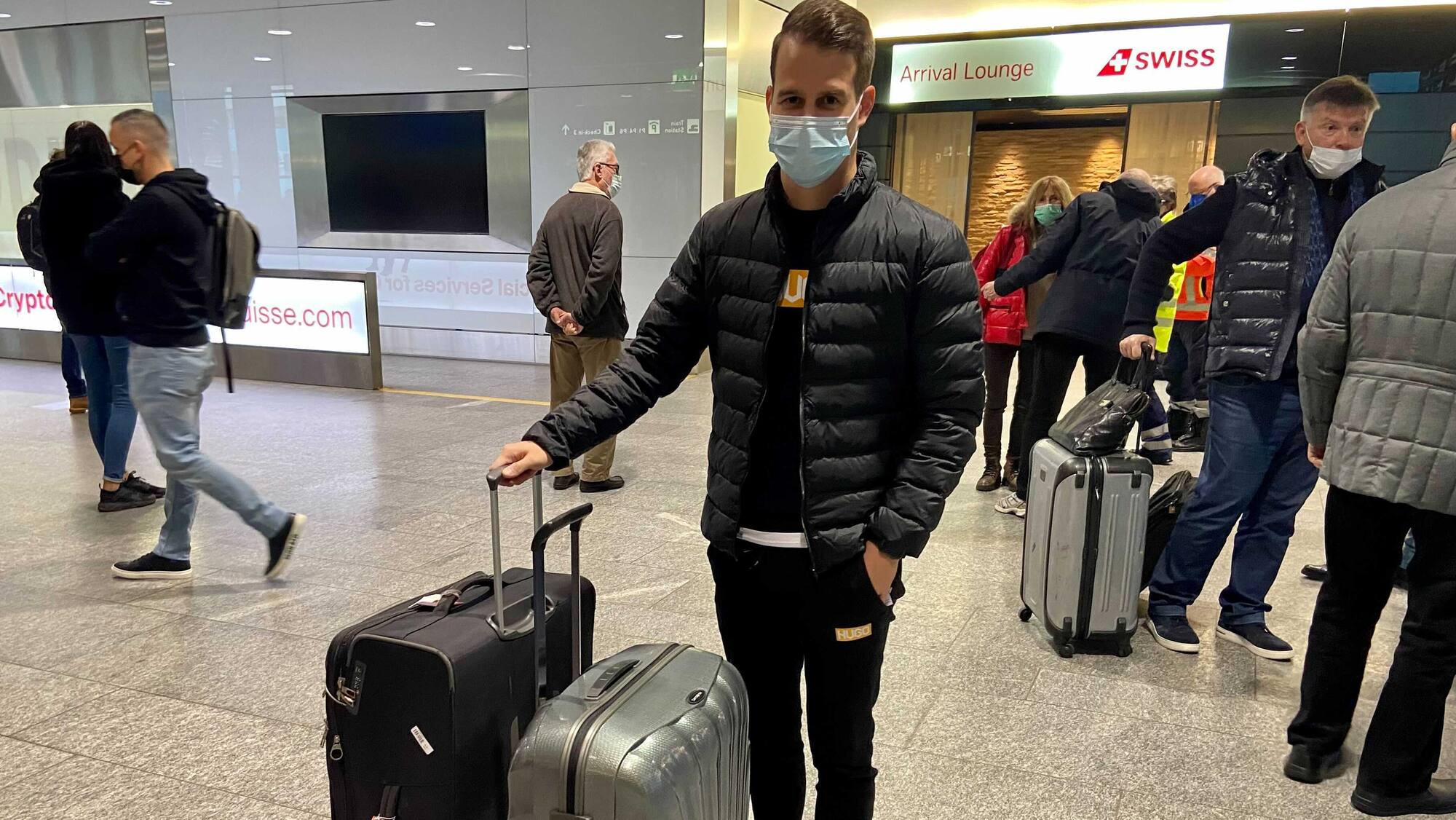 Ils arrivent à l'aéroport sans savoir qu'ils doivent aller en quarantaine