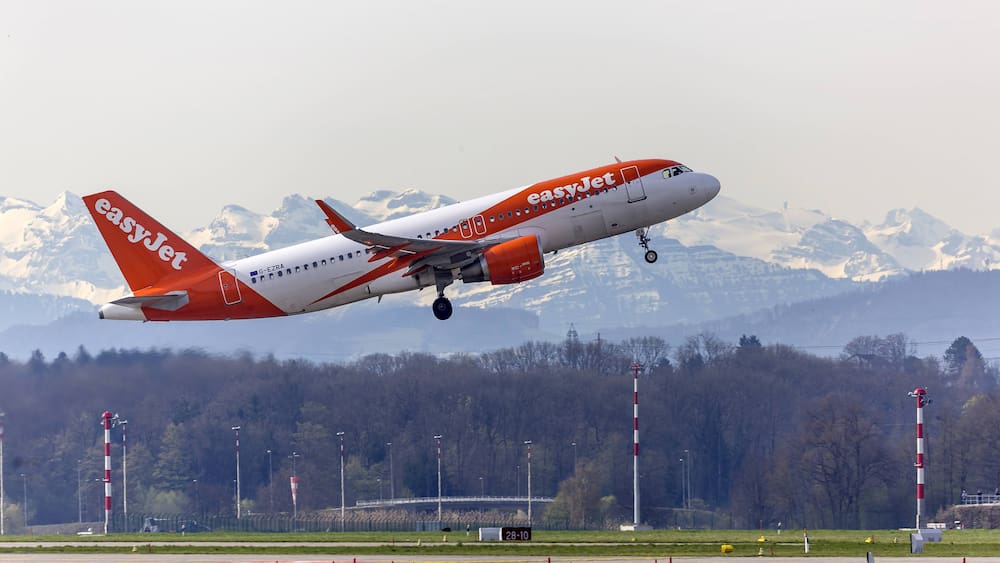 Easyjet cherche 1000 nouveaux pilotes, également en Suisse Easyjet cherche 1000 nouveaux pilotes, également en Suisse