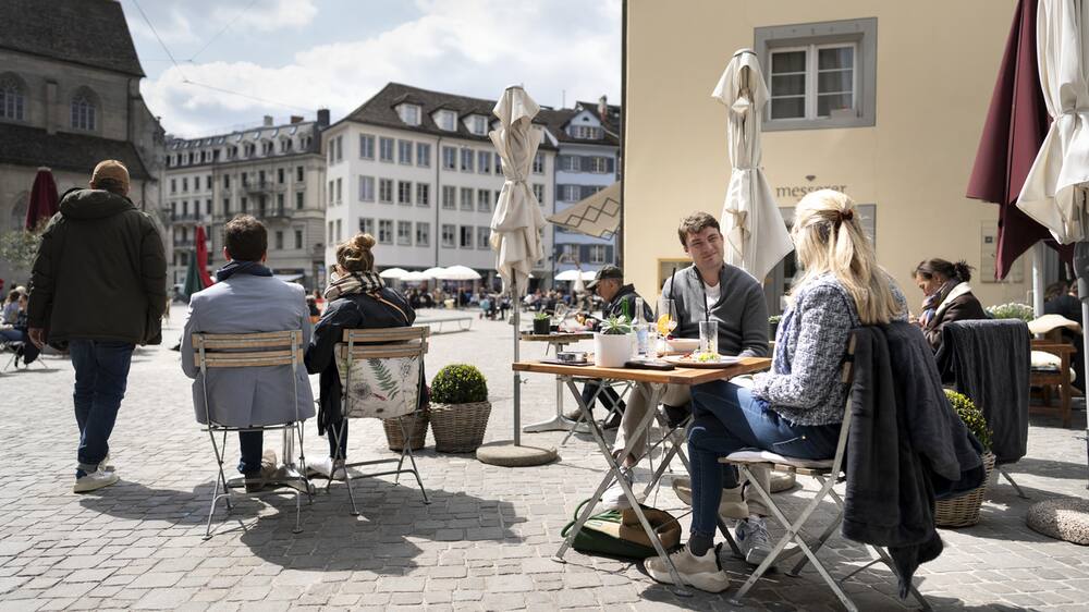 Après 712 jours de pandémie, la Suisse entre joie et prudence Après 712 jours de pandémie, la Suisse entre joie et prudence