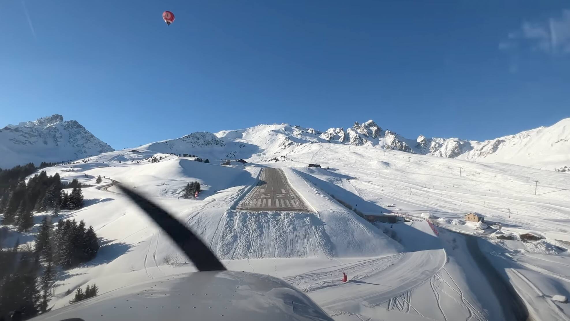 La Piste De Ski La Plus Dangereuse Du Monde Courchevel: Découvrez la piste d'avion la plus dangereuse du monde - Blick