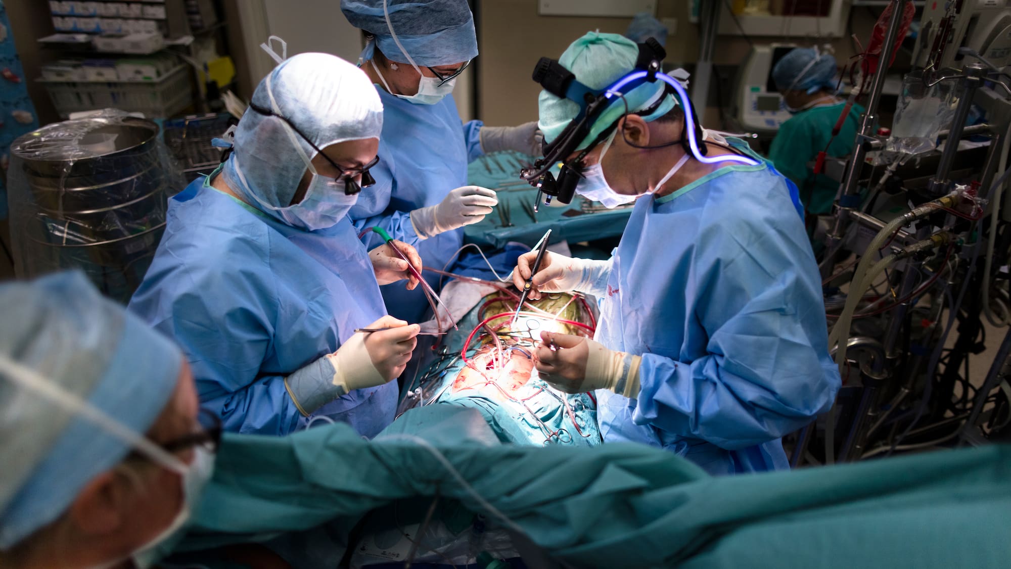 CHUV: Ecarté, un chirurgien cardiaque pédiatrique reste employé - Blick