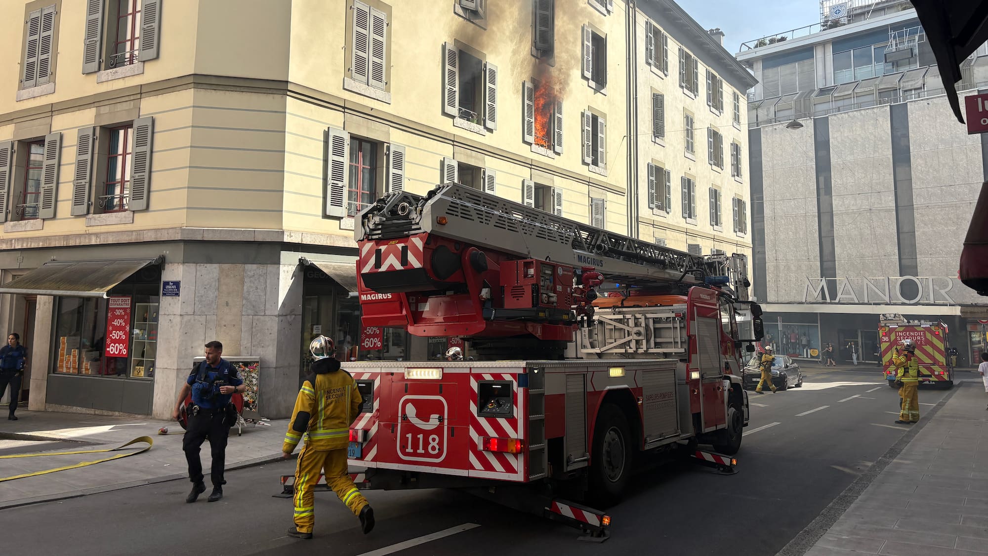Gen ve Les Pompiers Ma trisent Un Gros Incendie Rue Lissignol Blick gen-ve-les-pompiers-ma-trisent-un-gros-incendie-rue-lissignol-blick