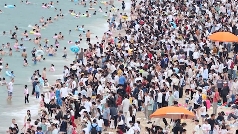 Voyage: Cette plage disparaît sous une foule de baigneurs - Blick