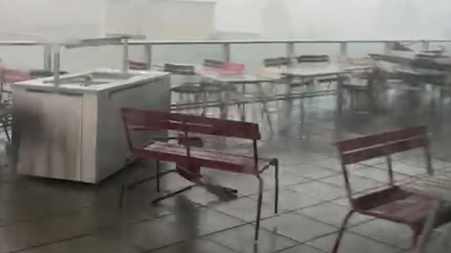 Forts vents: Des chaises emportées sur le toit de l'EPFL