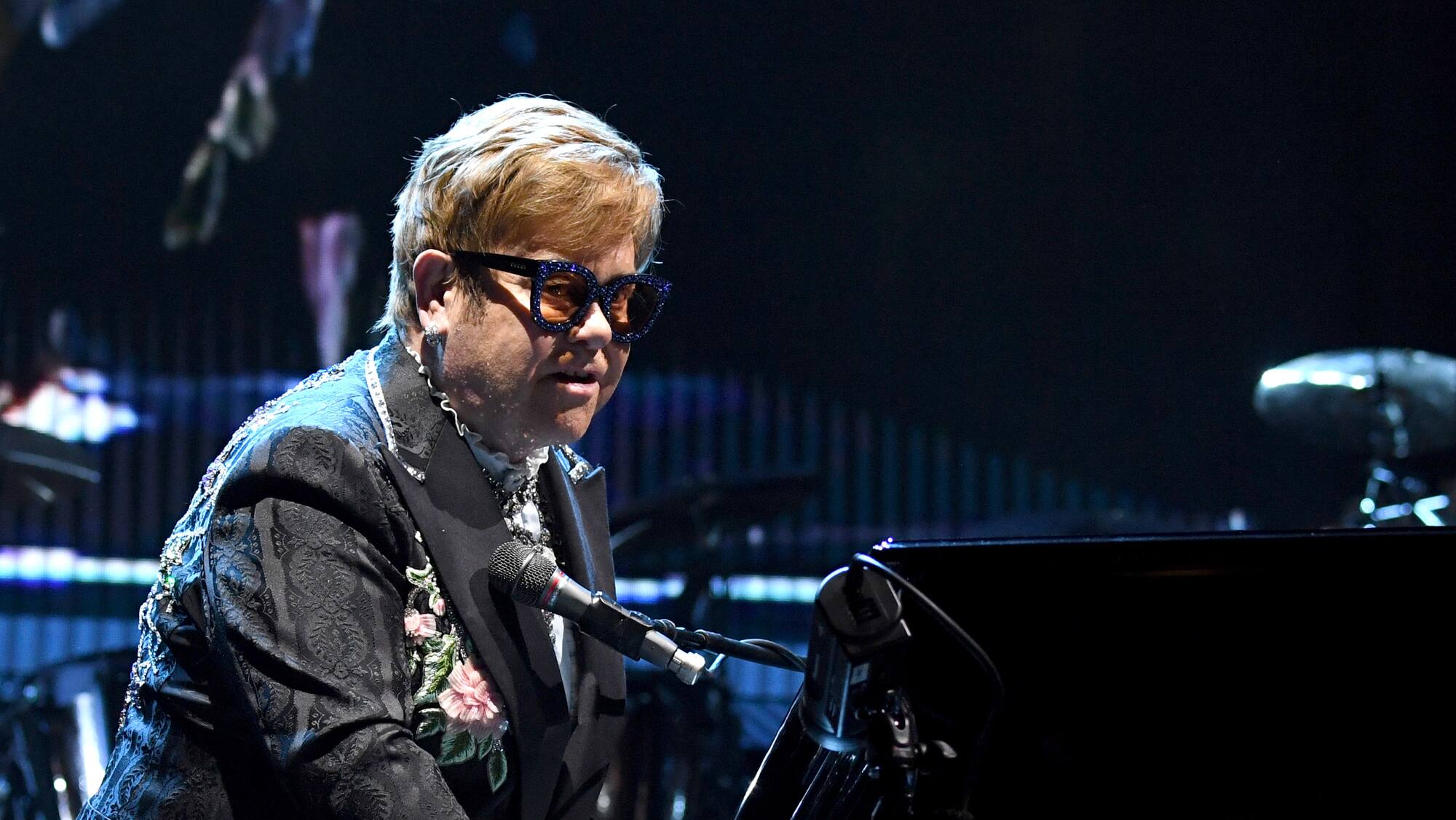 WeihnachtsWerbung mit Elton John geht viral Blick WeihnachtsWerbung mit Elton John geht viral Blick