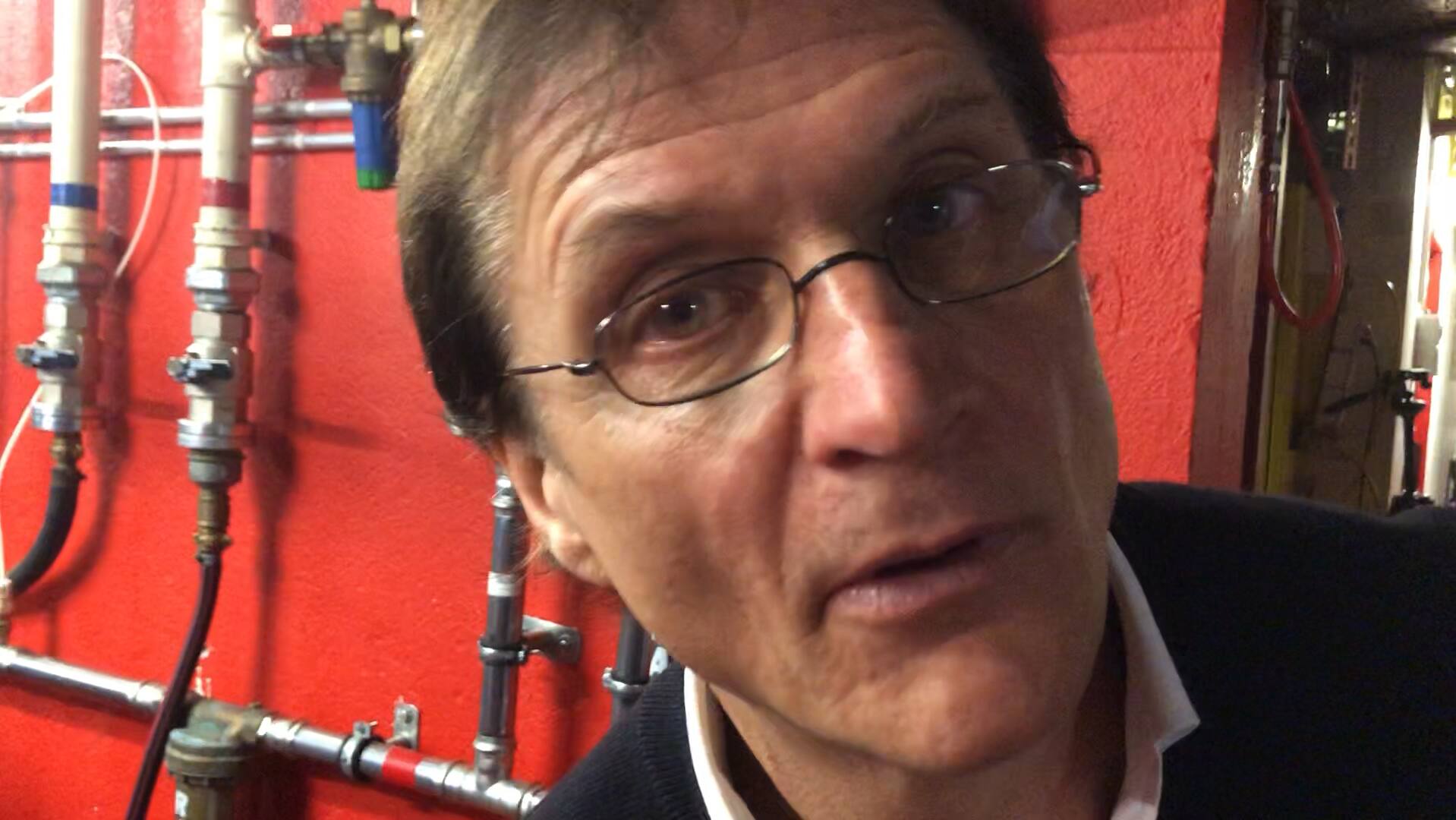 Eishockey Del Curto nach dem verlorenen Spiel in Genf Blick