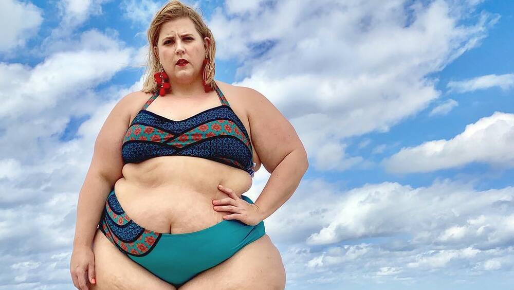 Охранники отеля запретили американке "в теле" фотографироваться в купальнике