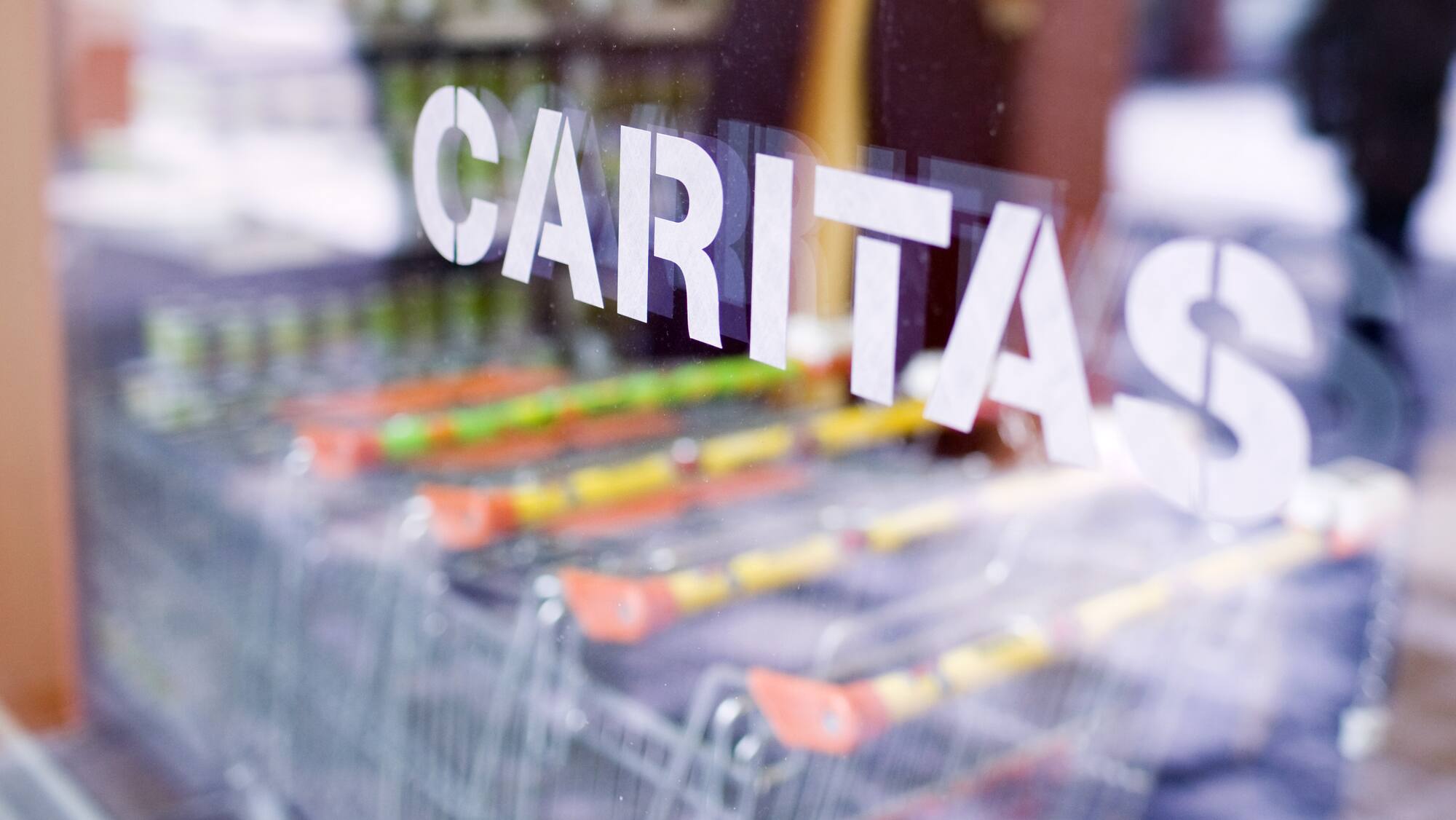 Caritas und Konsumentenschutz fordern Ausbau der Prämienverbilligung