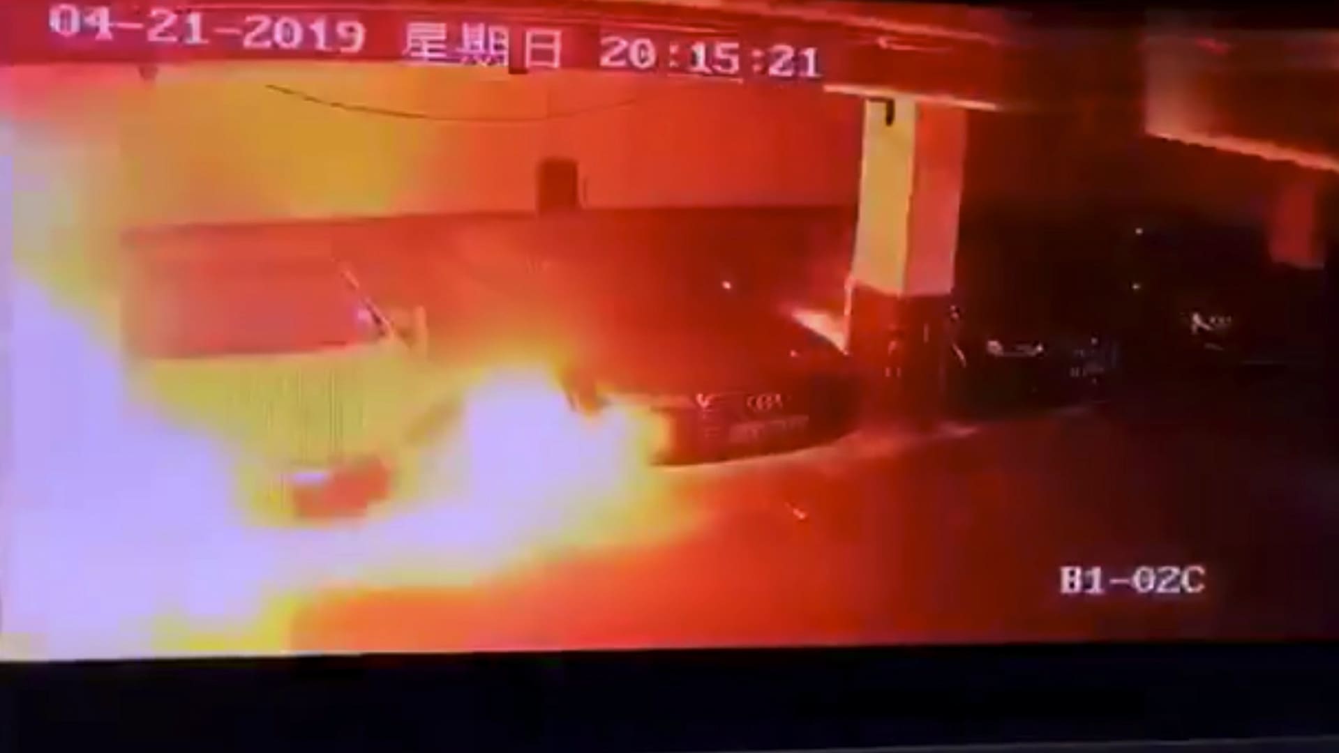 Tesla Model Exploding Schon wieder: Tesla Model S explodiert in Tiefgarage - Blick