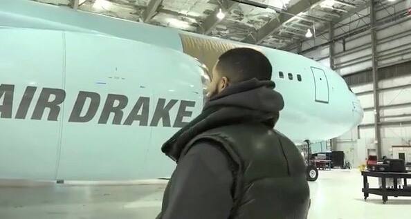 Rapper Drake hat sich eine private Boeing 767 gekauft - Blick