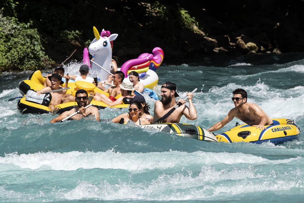 Ganz ungefährlich ist dieser Spass auf dem Fliessgewässer nicht.