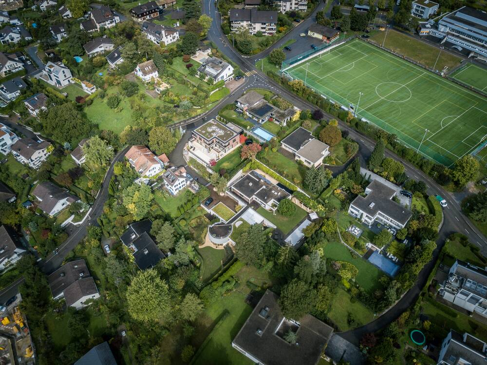 Die Villen der beiden Topbanker in Herrliberg ZH: Streit gab es um Bäume oder Baulärm ...