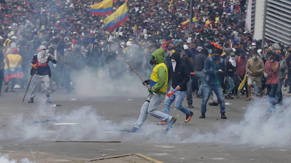 Heftige Ausschreitungen in Ecuadors Hauptstadt Quito - Blick
