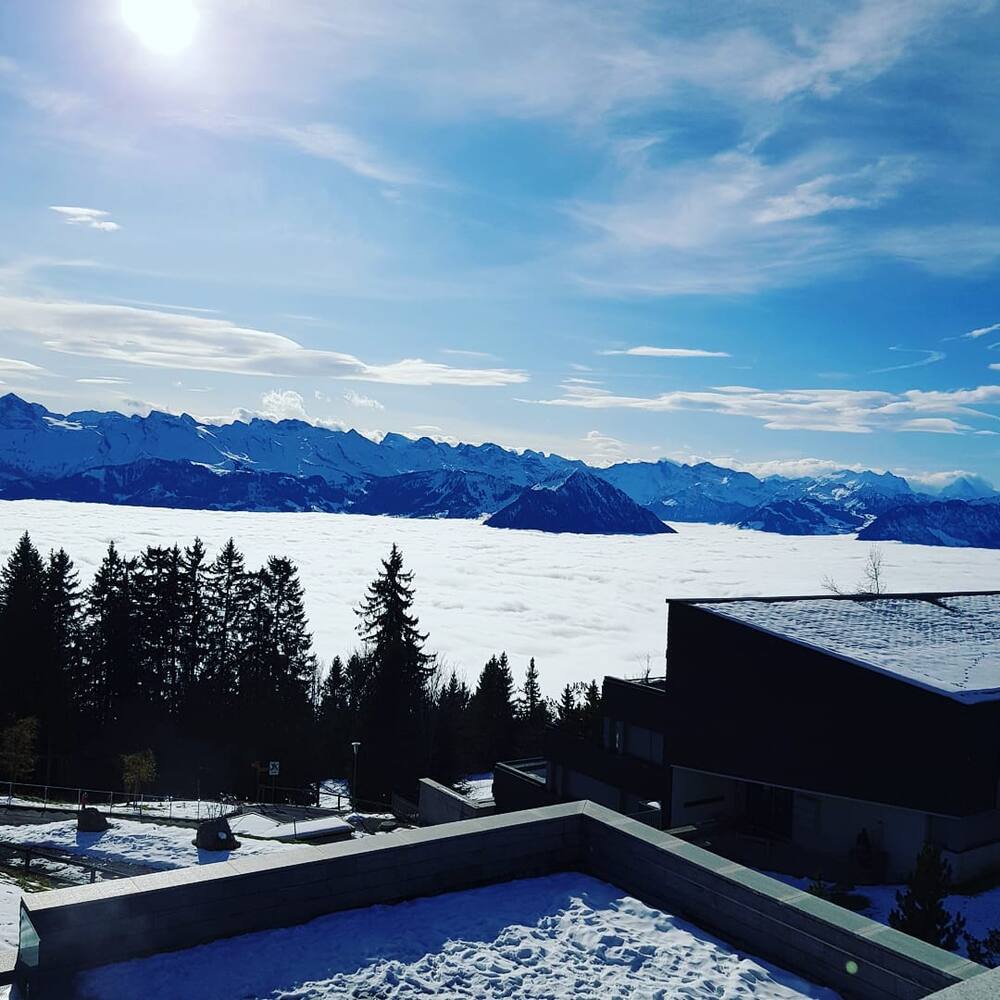 Die Aussicht vom Mineralbad Rigi Kaltbad in Luzern ist traumhaft schön.