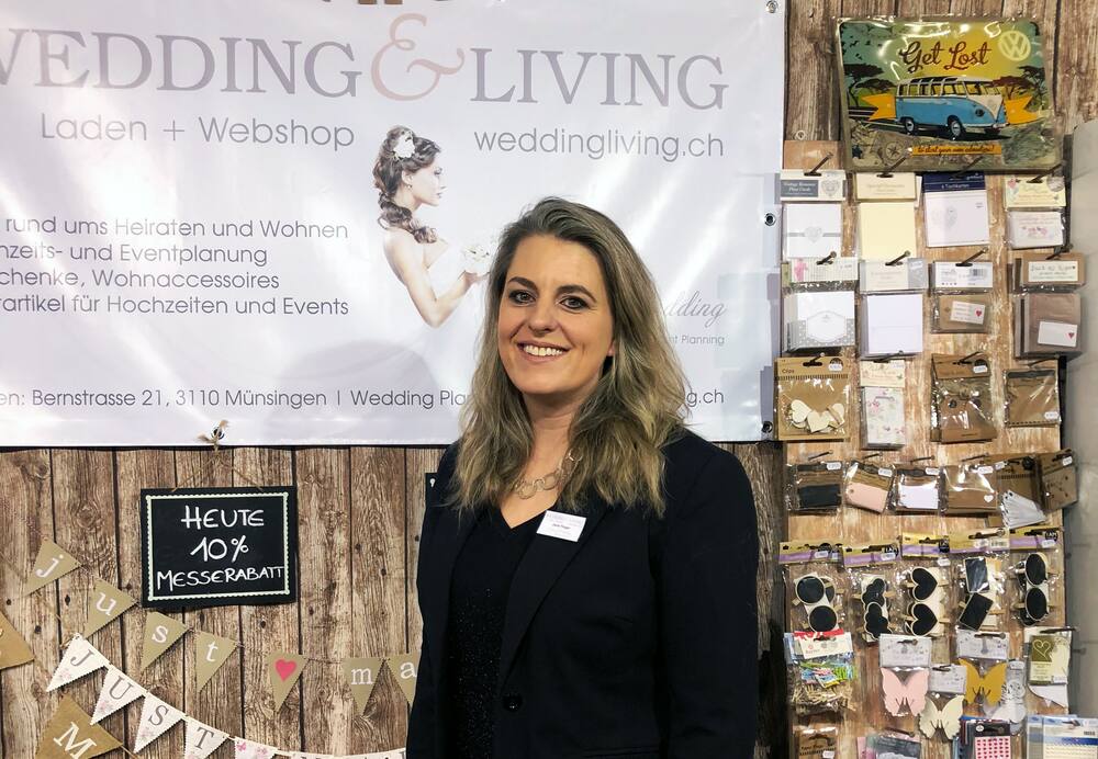 Weddingplanerin Jane Finger an ihrem Stand an der Berner Hochzeitsmesse «MariNatal».