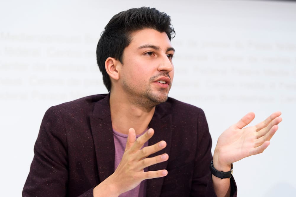 Di satu sisi, kontrak tersebut mencakup klausul yang terkait dengan keberlanjutan - itulah sebabnya Penasihat Nasional Sudan Selatan Fabian Molina berkampanye untuk menguntungkan mereka.