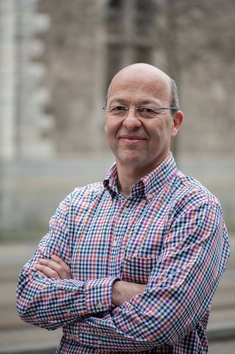 Chefarzt Pietro Vernazza vom Kantonsspital St. Gallen kritisiert den Weg des Bundesrats zurück zur Normalität.