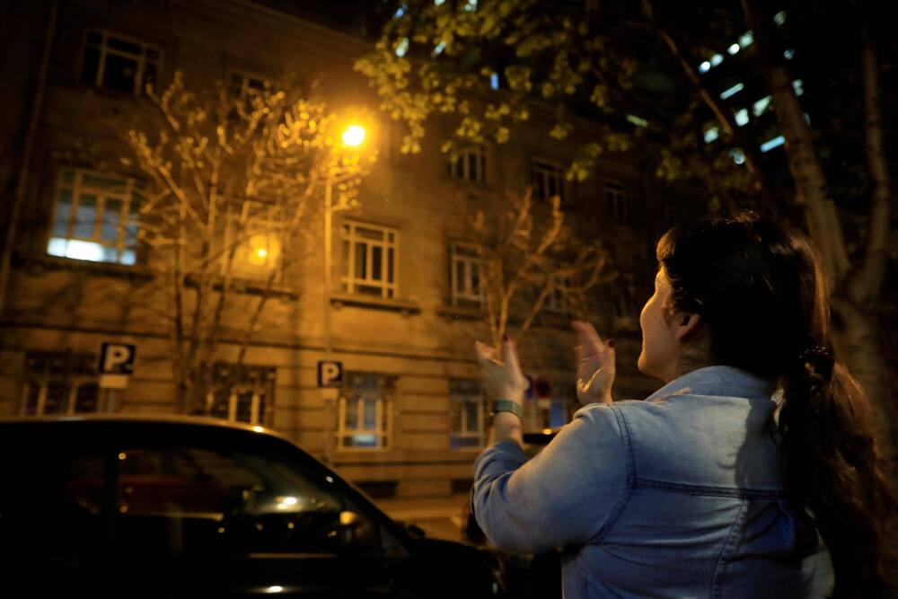 Als Dank an die Menschen, unter sehr schwierigen, oft dramatischen Bedingungen an Covid-19 erkrankte Menschen behandeln.