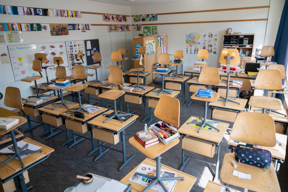 Bei den Schulen etwa handle man zu zögerlich. Neue Studien zeigen das. Deshalb «hätten die Schulen am 19. April nach den Ferien wieder geöffnet werden sollen», sagt Vernazza.