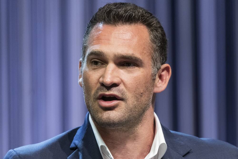 Die Kantone kommen mit dem Contact Tracing zunehmend an ihre Grenzen. Nationalrat Marcel Dobler verlangt, dass der Bund übernimmt.