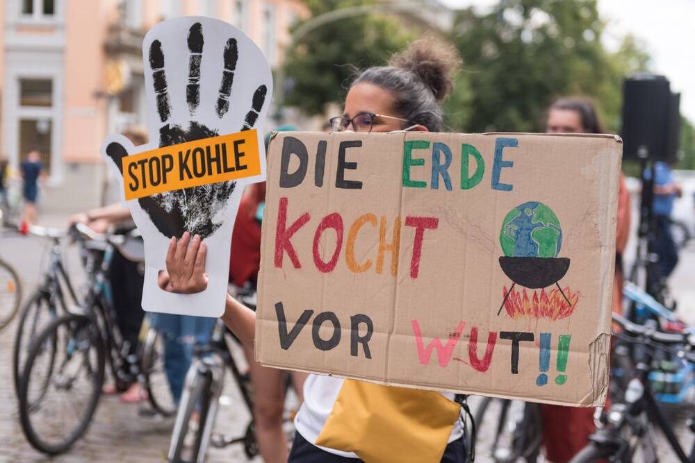Die neue Klimabewegung «Rise up for Change» ist aus dem Zusammenschluss vom Collective Climate Justice, Collectif Breakfree und Extinction Rebellion entstanden. Die Bewegung setzt sich weiterhin für Klimagerechtigkeit ein.