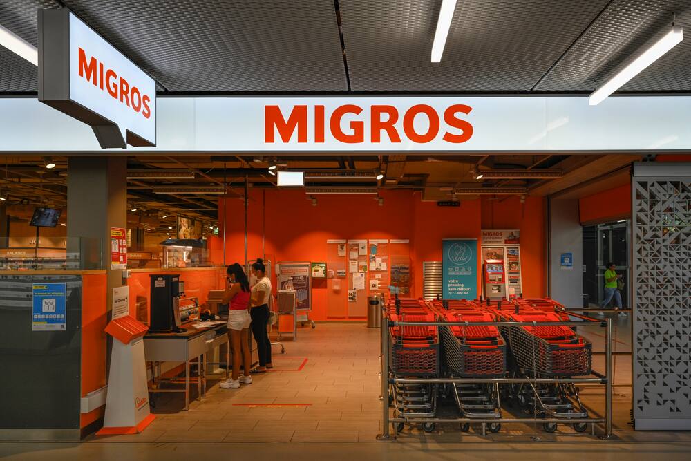 «Vermutlich hat die Frucht innerlich gegoren, wodurch Gase freigesetzt wurden und sich Druck aufbaute», sagte die Migros.