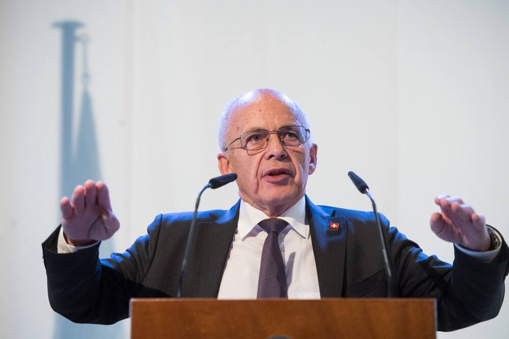 Auch Digitalminister Ueli Maurer soll das App laden. Dobler hofft auf die Schlagzeile «Auch Ueli machts!»