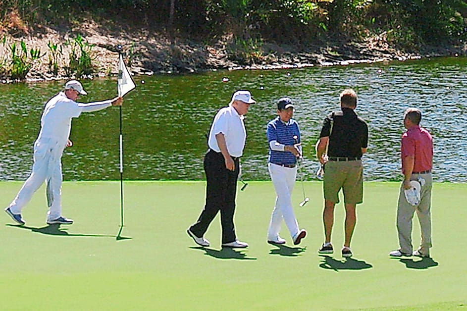 Trump hat mehrmals Staatsgäste zu seinem privaten Sitz in Mar-a-Lago, Florida, eingeladen. In beiden Fällen hat er die Kosten beglichen.