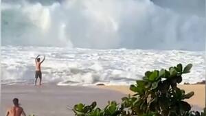 Hawaii: Surfer Mikey Wright rettet ertrinkender Frau das Leben