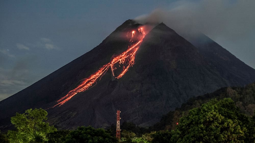 Merapi kembali meletus di Indonesia Merapi kembali meletus di Indonesia