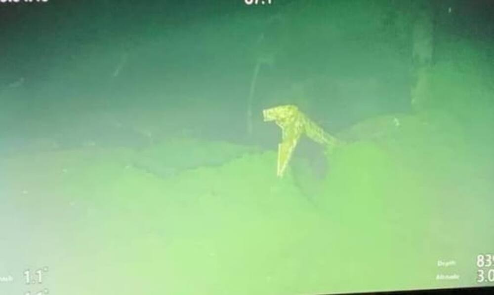 Kapal selam itu dikatakan telah jatuh 600 hingga 700 meter di bawah permukaan laut.
