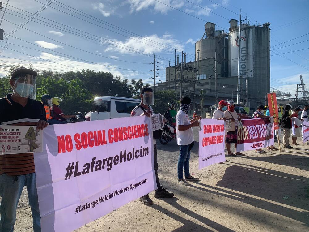 141 pekerja kontrak telah diberhentikan di pabrik Holcim di Davao.
