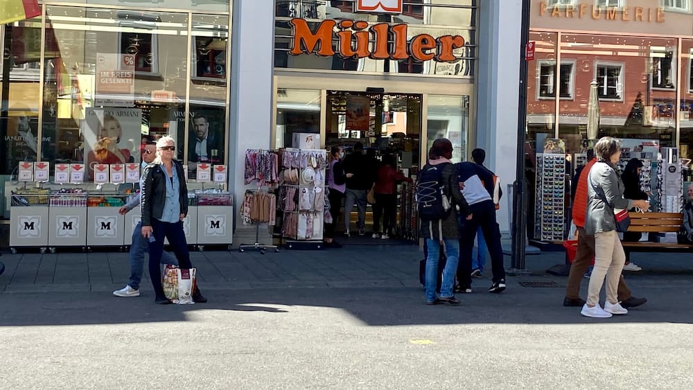 Gesetz über Handel und Gewerbe Berner Läden sollen Samstags nicht länger offen haben Der Bund Gesetz über Handel und Gewerbe Berner Läden sollen Samstags nicht länger offen haben Der Bund