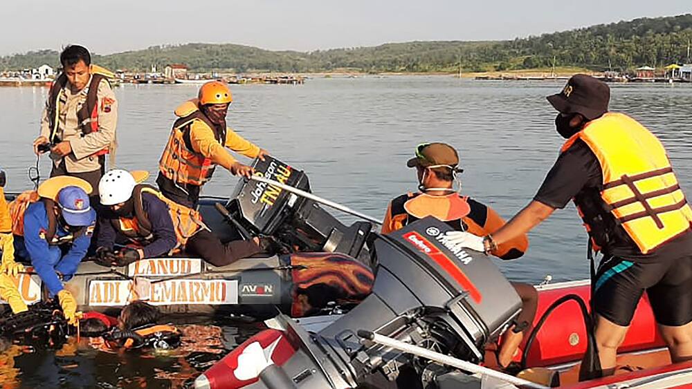 Indonesia: Tujuh turis tenggelam karena foto bersama Indonesia: Tujuh turis tenggelam karena foto bersama