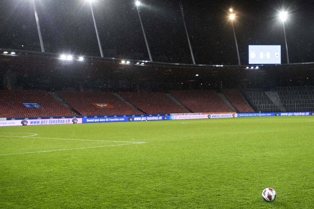 Things are serious at Letsigrant today - and Savage will be on the smartphone.