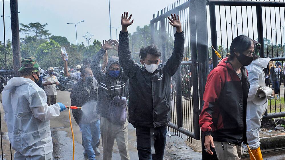 Tindakan tegas Corona untuk Jawa dan Bali Tindakan tegas Corona untuk Jawa dan Bali