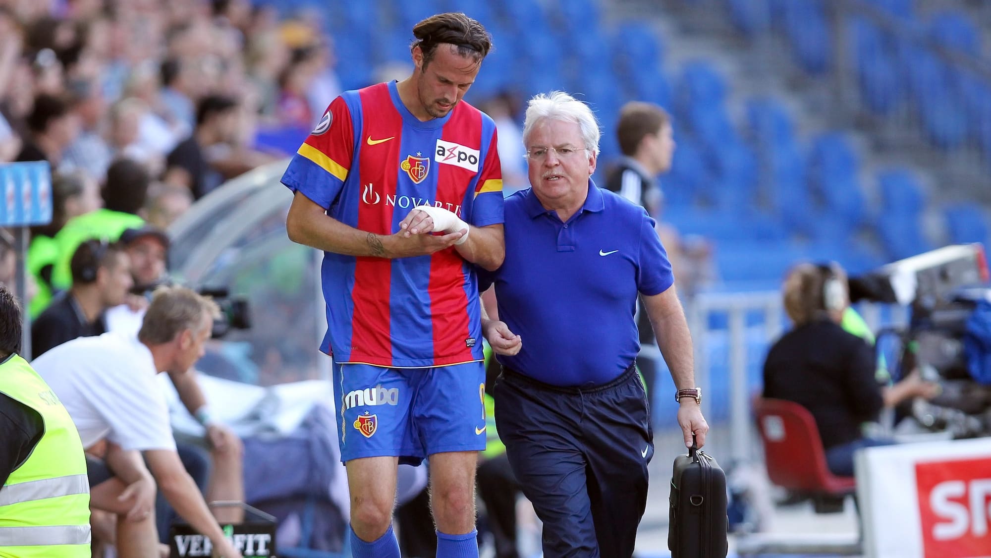Super League Der FCB Schmeisst Drei Klub rzte Darunter Dr Marti Raus super-league-der-fcb-schmeisst-drei-klub-rzte-darunter-dr-marti-raus