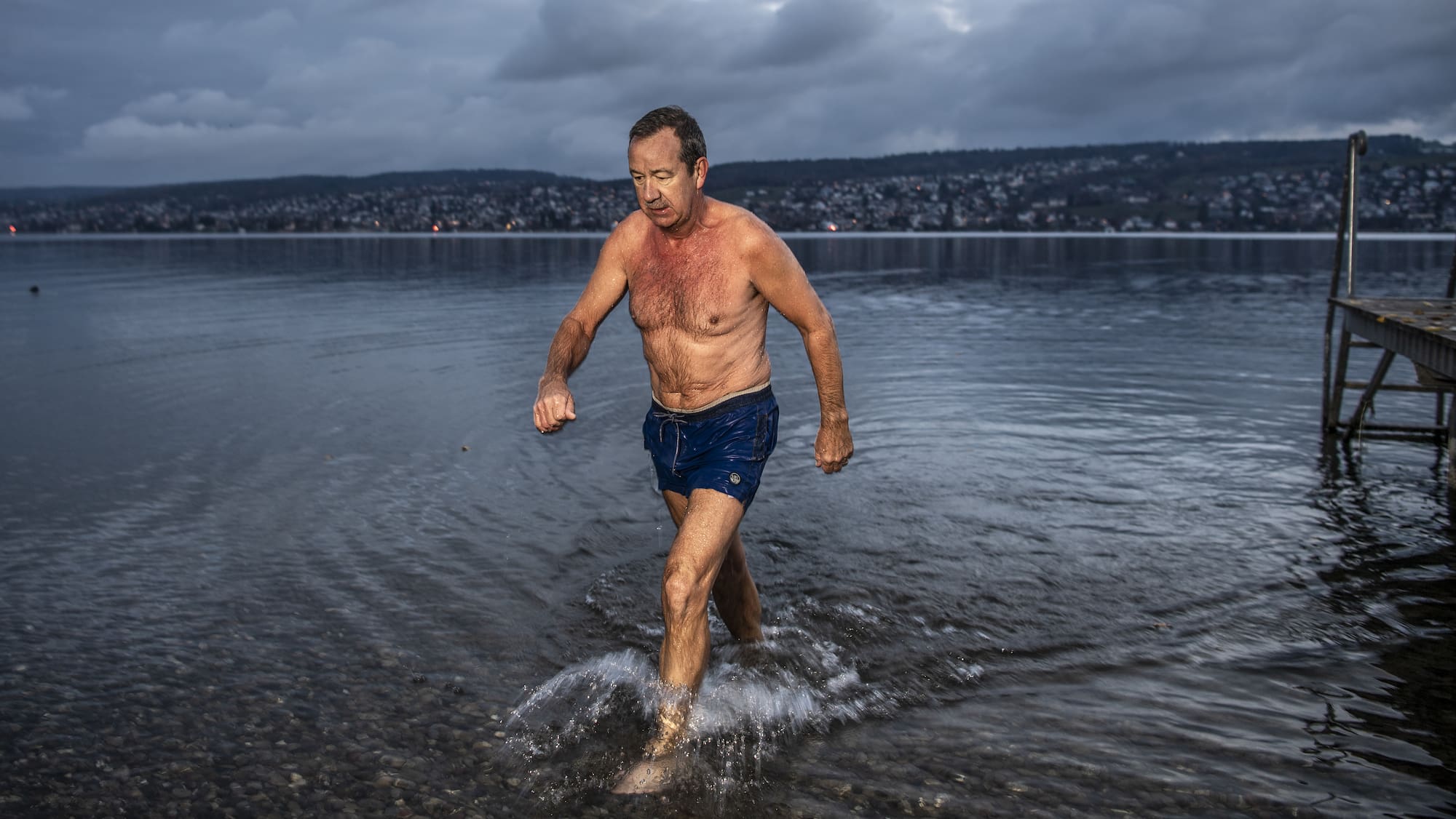 FussballLegende Bregy (63) taucht in den eiskalten Zürichsee