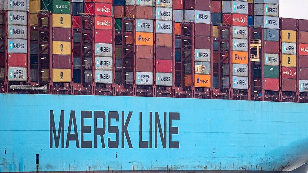 90 containers overboard on Maersk ship Newsy Today 90 containers overboard on Maersk ship Newsy Today