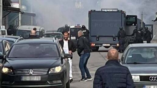 Schüsse und barrikaden an grenze zwischen serbien und kosovo Schüsse und Barrikaden an Grenze zwischen Serbien und Kosovo - Blick