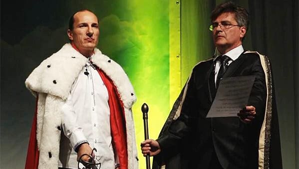 Aktivist Peter Fitzek spricht an den Wohlfühltagen in Luzern Blick