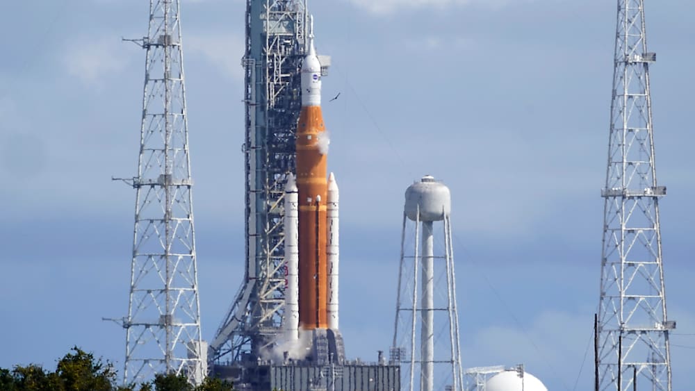 Mission Artemis: Nasa bringt Rakete in den Hangar - Blick