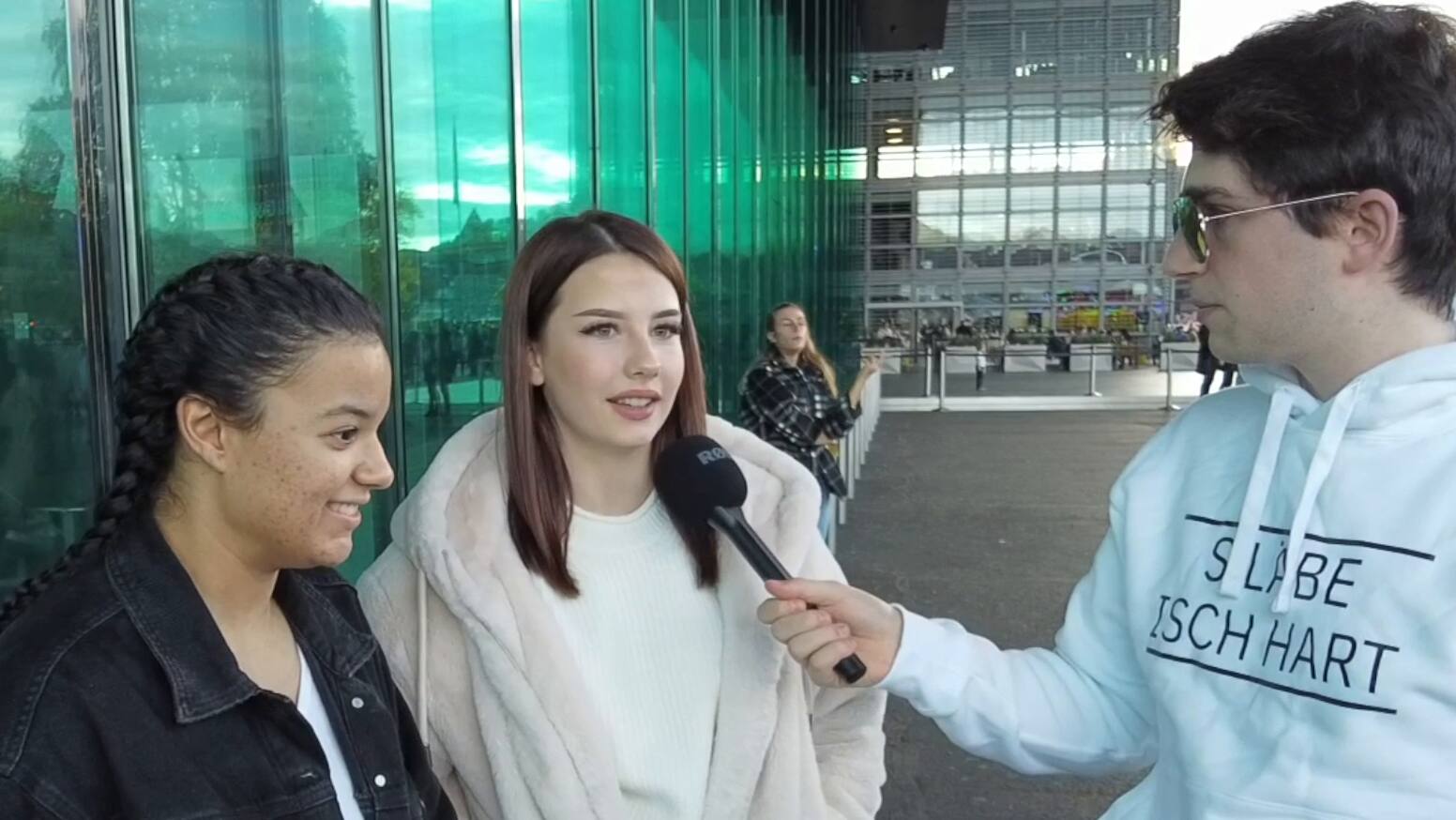 Ask Switzerland Youtuber Lionel unterwegs in Luzern Blick