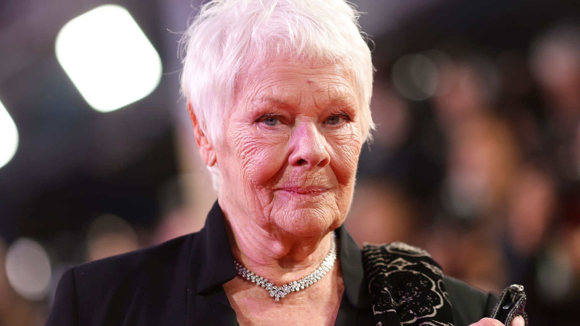 Judi Dench ist fast blind Blick
