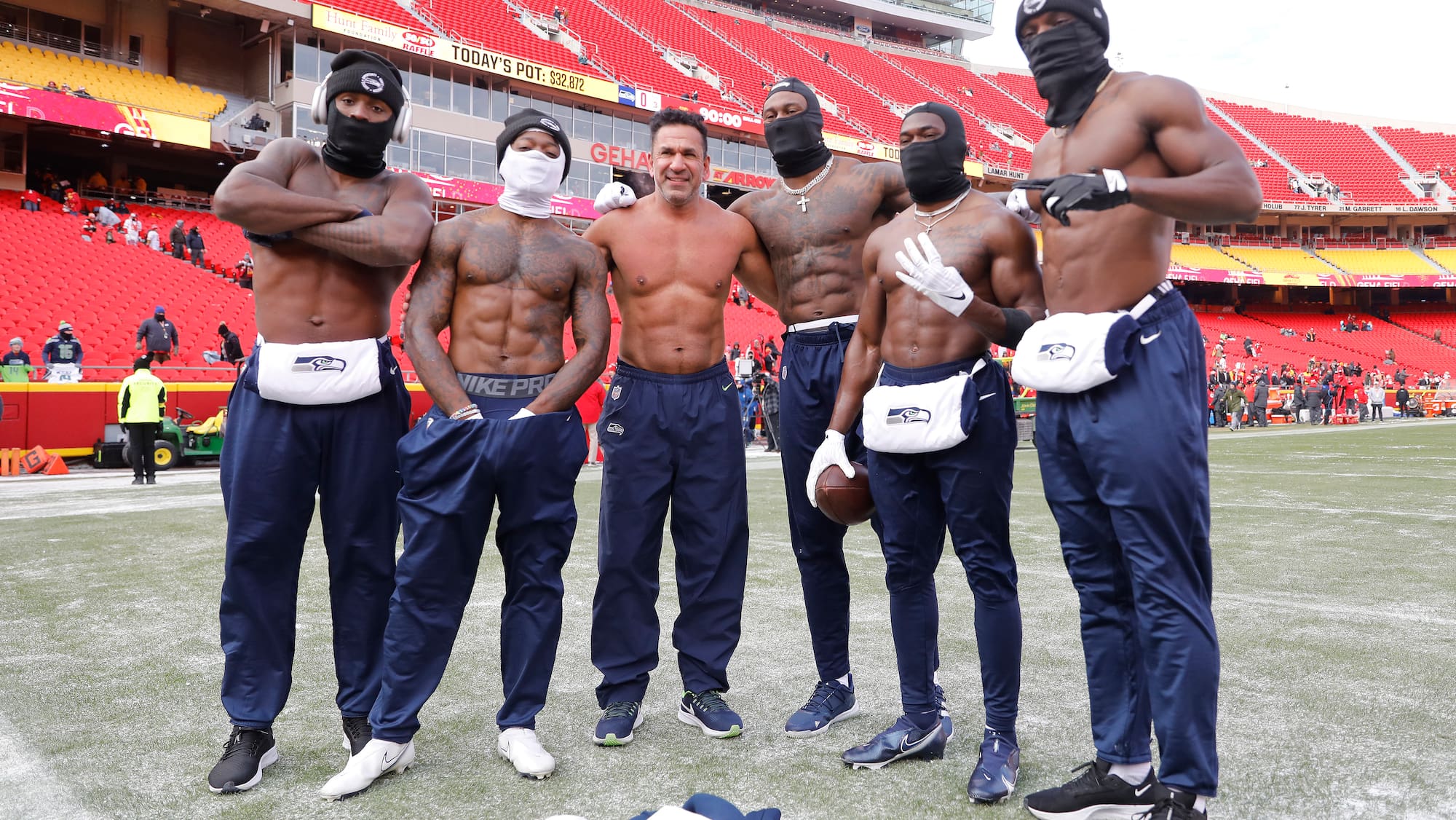 NFL Stars Warm Up Topless In Subzero Temperatures 24 Instant News nfl-stars-warm-up-topless-in-subzero-temperatures-24-instant-news
